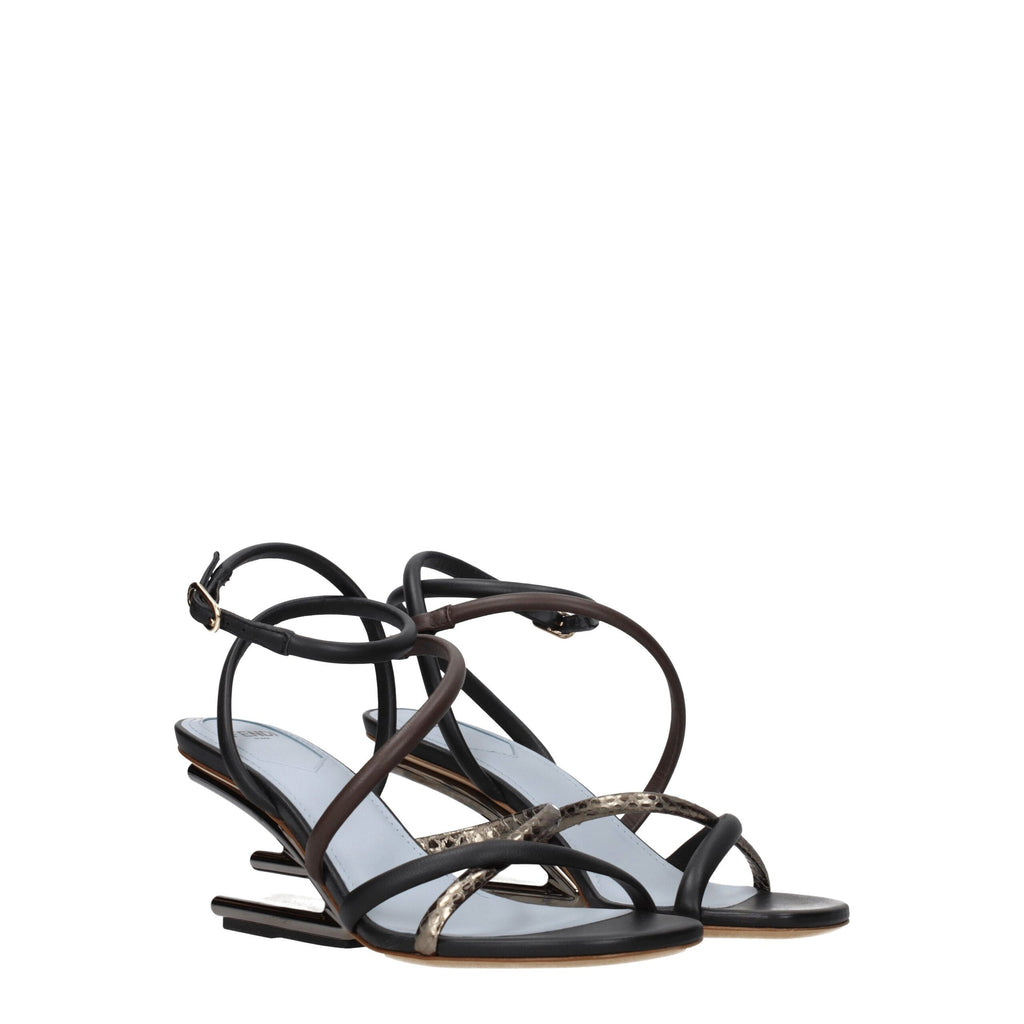 Fendi Flache Sandalen aus Leder in verschiedenen Farben
