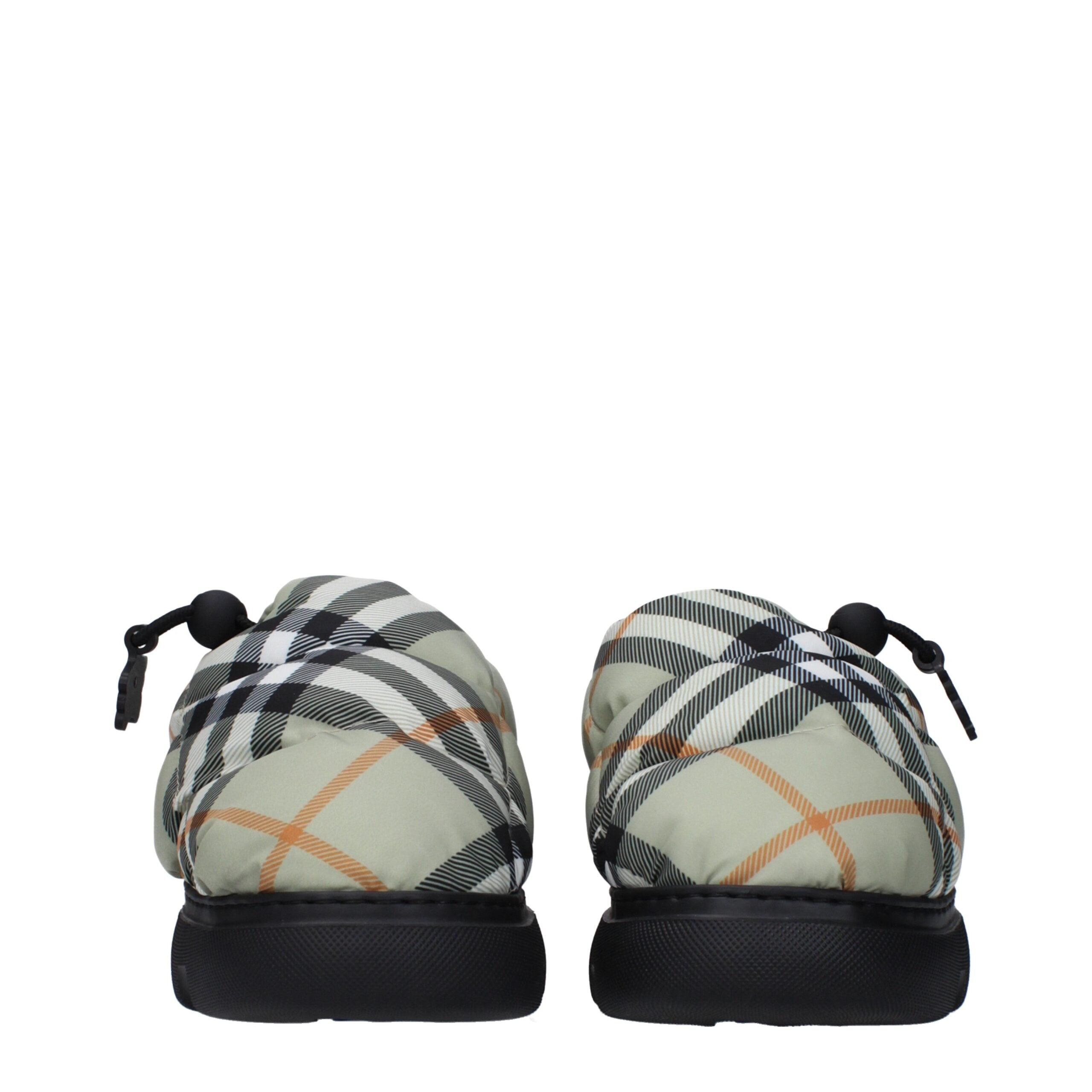 Burberry Slipper aus grünem Stoff