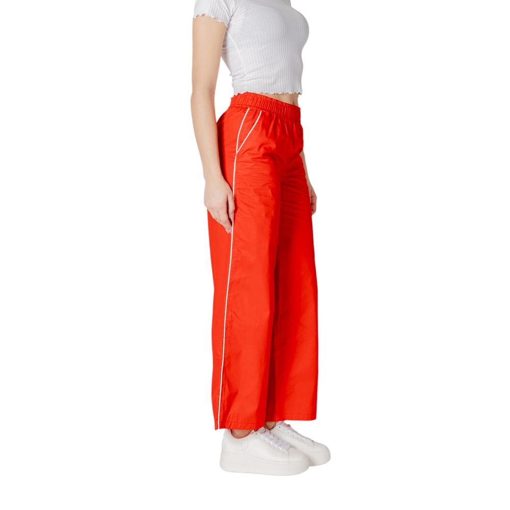 Uniquement des pantalons en coton rouge pour les loisirs